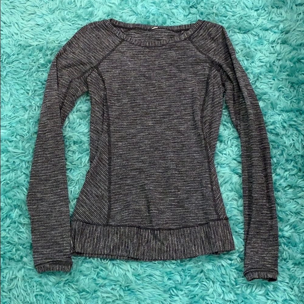 Long sleeve athletic top